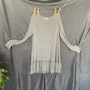 Easel Grey l/s ruffled tunic S EUC